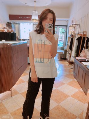 字母印花寬版無袖上衣