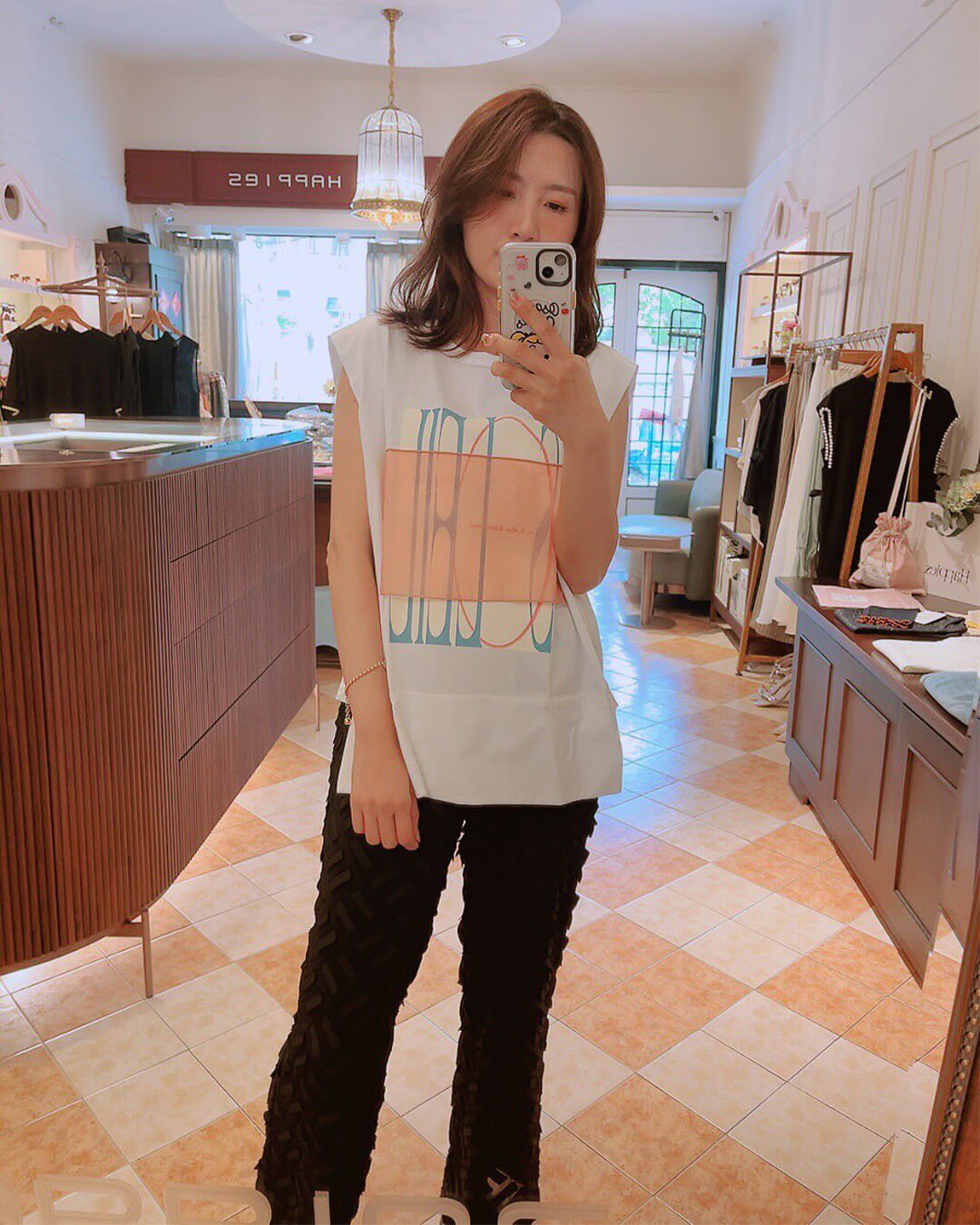 字母印花寬版無袖上衣