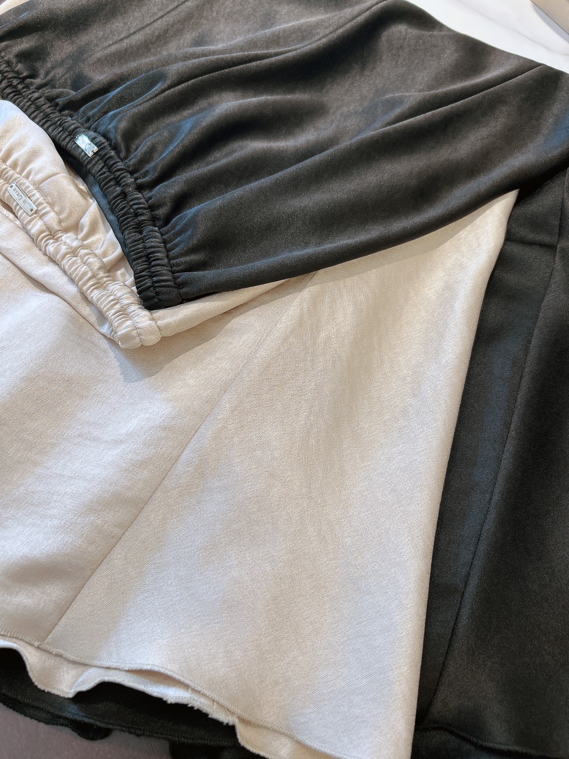 Happies.Woven Satin Skirt-Black