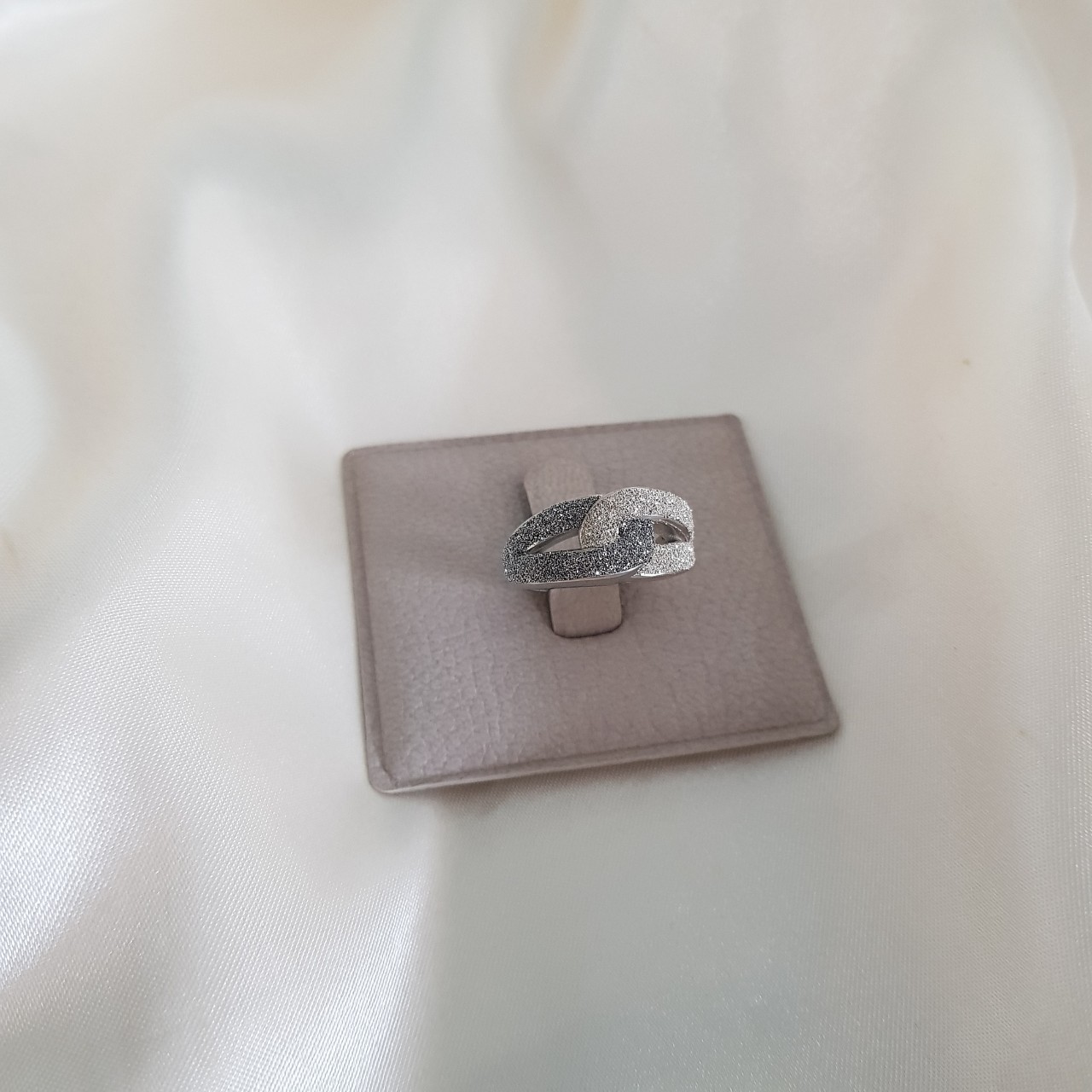 Jolie Staggered – Accessories